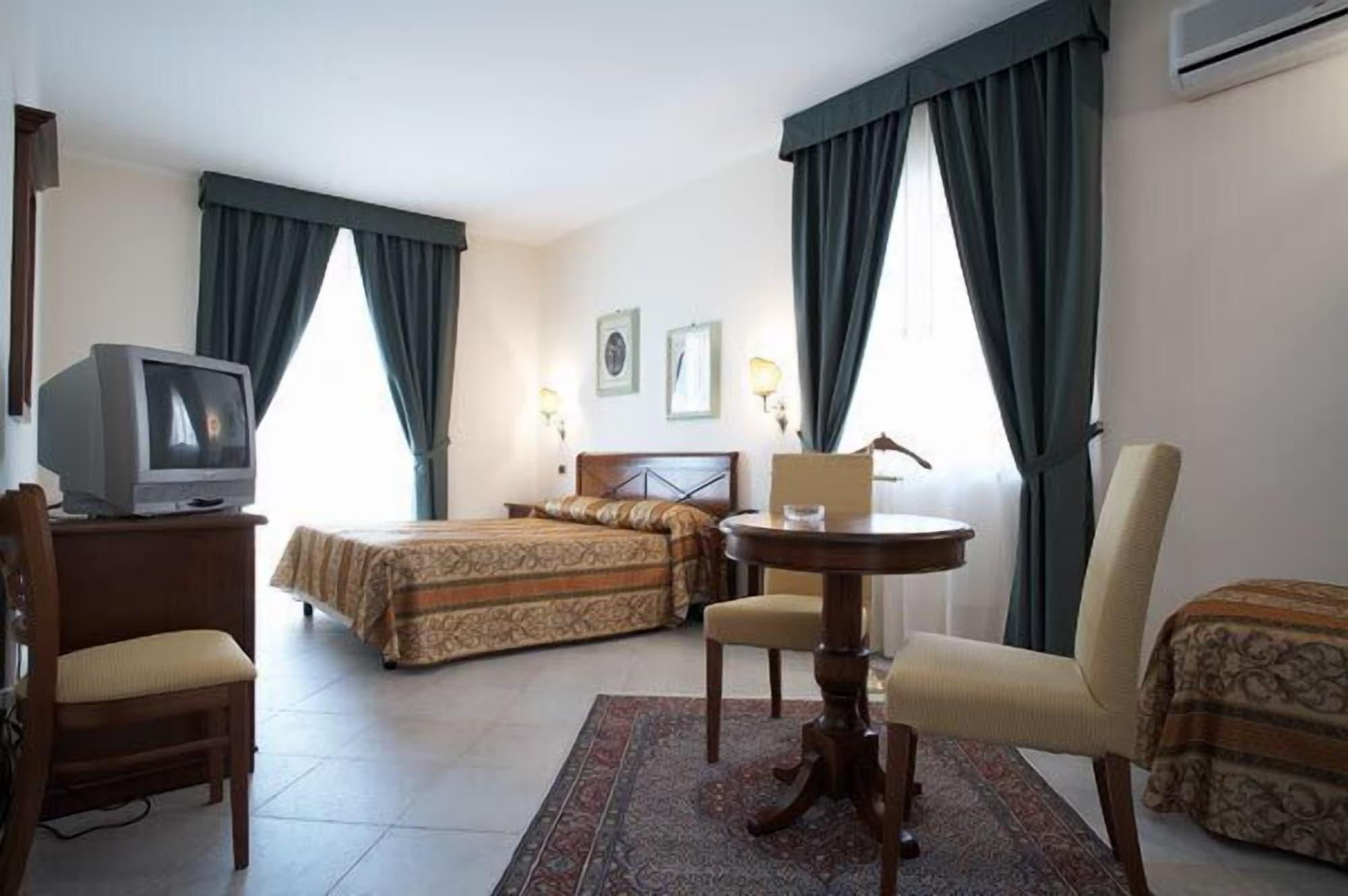 Hotel Delle Palme Фалконе Екстериор снимка