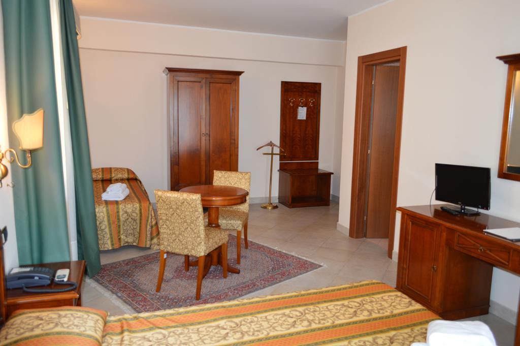 Hotel Delle Palme Фалконе Стая снимка