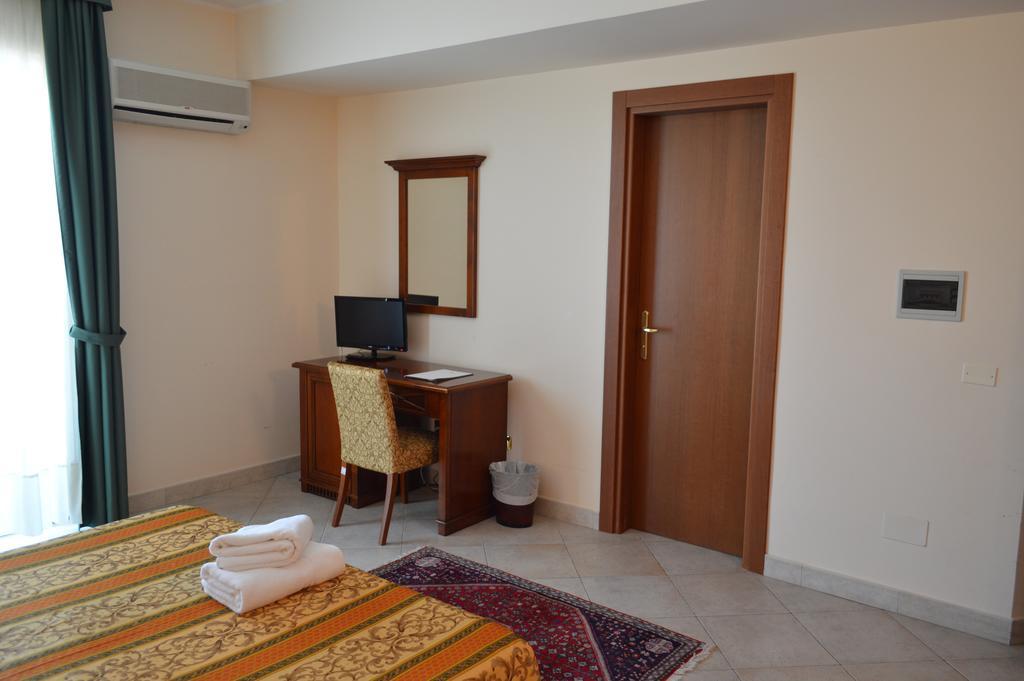 Hotel Delle Palme Фалконе Стая снимка